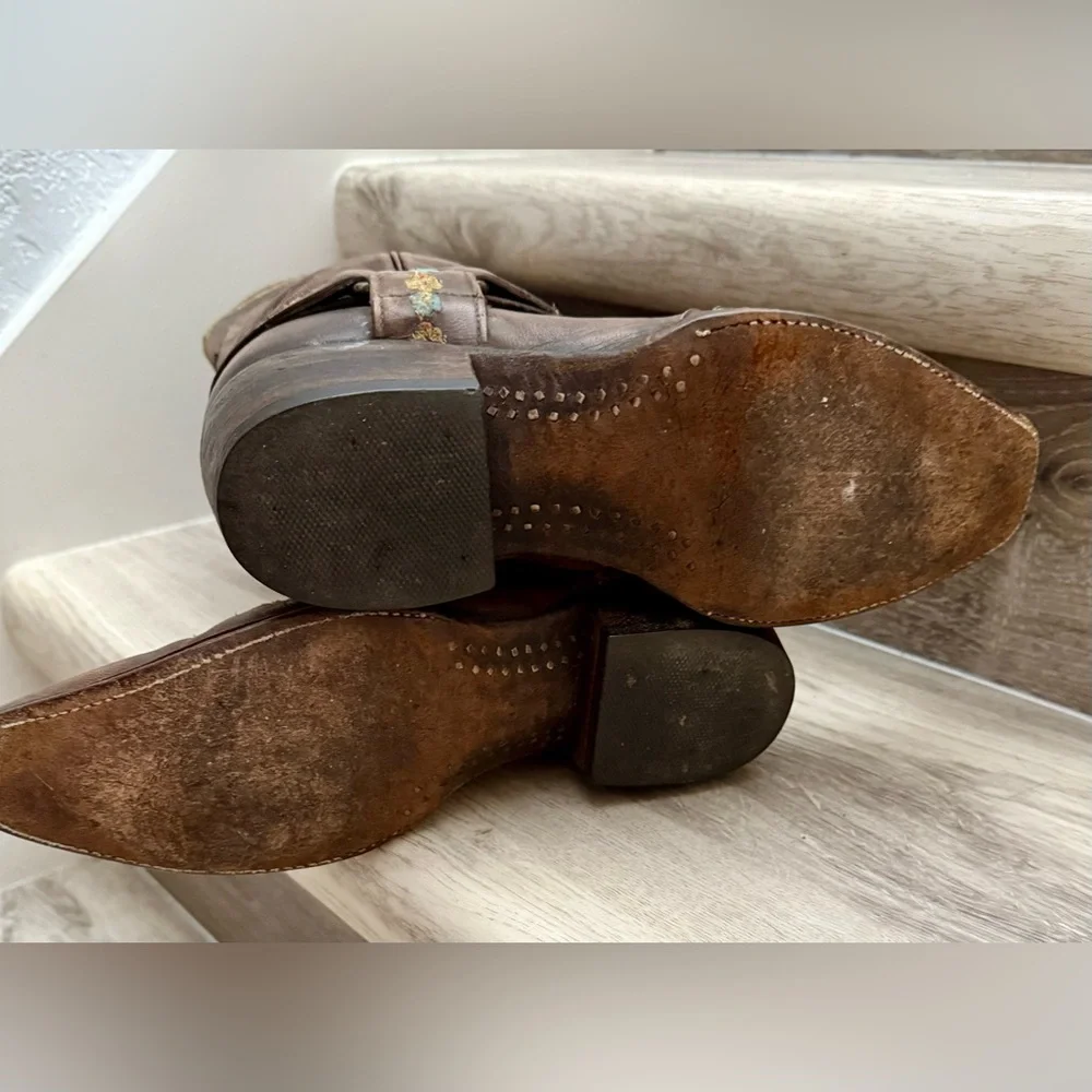 Old Gringo Cowboy Boots with Floral Embroidery - Picture 11 of 16